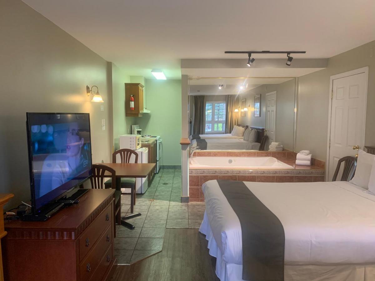 Hotel And Suites Les Laurentides Saint-Sauveur Exterior foto