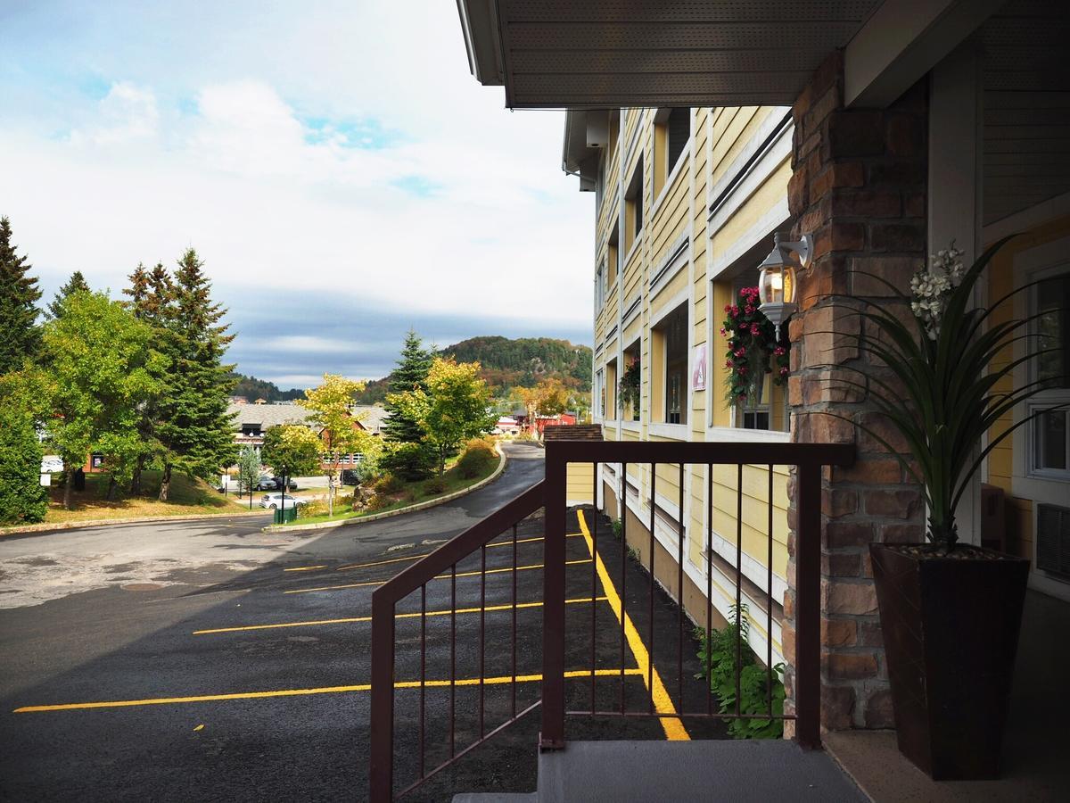 Hotel And Suites Les Laurentides Saint-Sauveur Exterior foto
