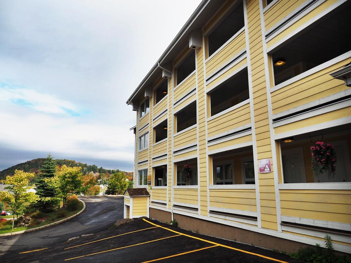 Hotel And Suites Les Laurentides Saint-Sauveur Exterior foto